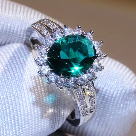 Stunning Green Cubic Zirconia Halo Ring - Picture 2 of 6